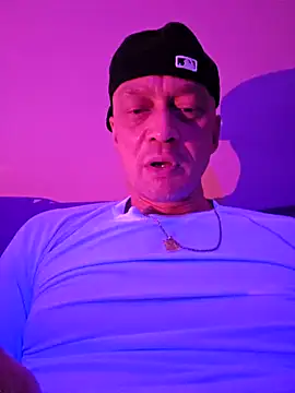 Snapshot of McdyllanXX chatting on 03-03-25, 10:42 McdyllanXX online show from 03-03-25, 10:42