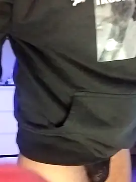 Snapshot of McdyllanXX chatting on 09-23-25, 09:51 McdyllanXX online show from 09-23-25, 09:51