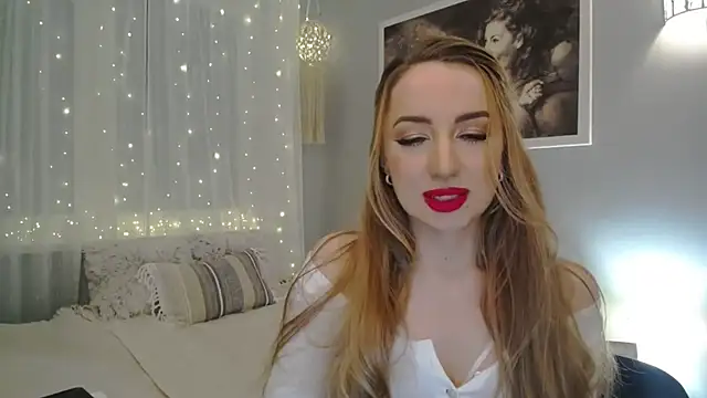 Snapshot of JulietteDiamond chatting on 01-14-25, 09:30 JulietteDiamond online show from 01-14-25, 09:30