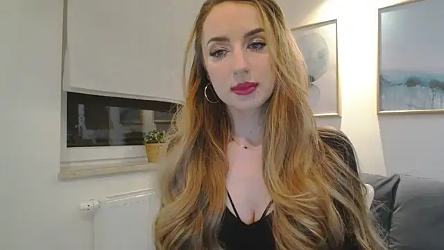 Snapshot of JulietteDiamond chatting on 02-09-25, 09:39 JulietteDiamond online show from 02-09-25, 09:39
