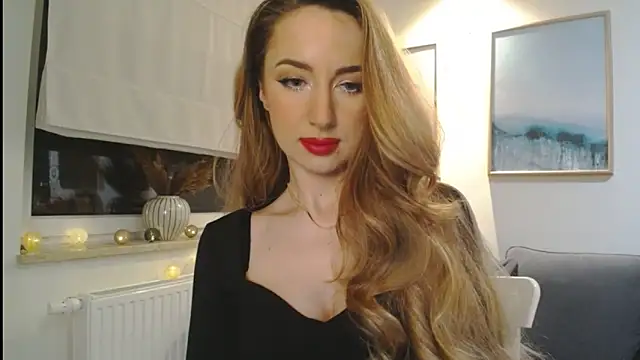 Snapshot of JulietteDiamond chatting on 02-18-25, 06:37 JulietteDiamond online show from 02-18-25, 06:37