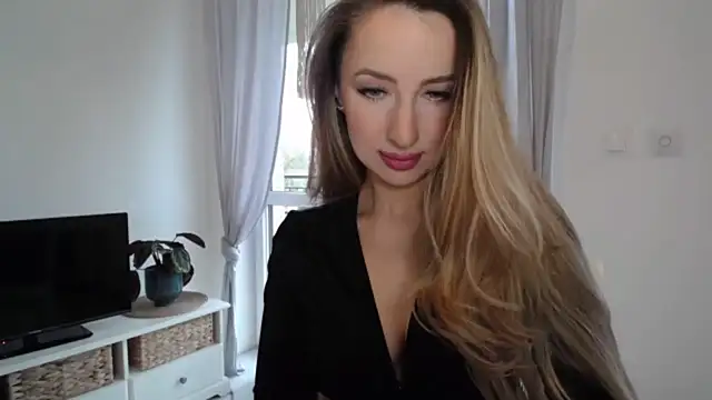 Snapshot of JulietteDiamond chatting on 09-18-25, 03:47 JulietteDiamond online show from 09-18-25, 03:47