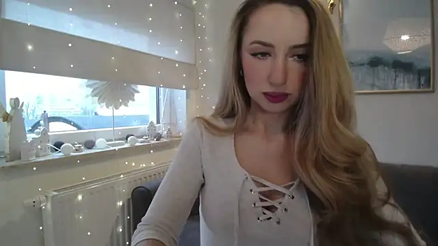 Snapshot of JulietteDiamond chatting on 12-18-25, 08:20 JulietteDiamond online show from 12-18-25, 08:20