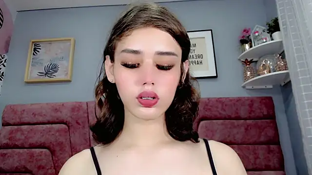 Snapshot of ValeriaAguilar chatting on 12-05-24, 04:55 ValeriaAguilar online show from 12-05-24, 04:55