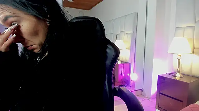 Snapshot of ginebra_ness chatting on 01-20-25, 12:07 ginebra ness online show from 01-20-25, 12:07