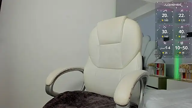 Snapshot of ginebra_ness chatting on 09-19-25, 01:01 ginebra ness online show from 09-19-25, 01:01