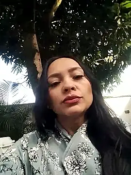 Snapshot of ginebra_ness chatting on 10-15-25, 12:16 ginebra ness online show from 10-15-25, 12:16