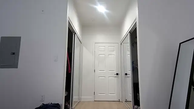 QueenLolaX online show from 06-06-26, 05:45