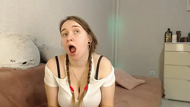 lovely hayley online show from 12-06-24, 11:57