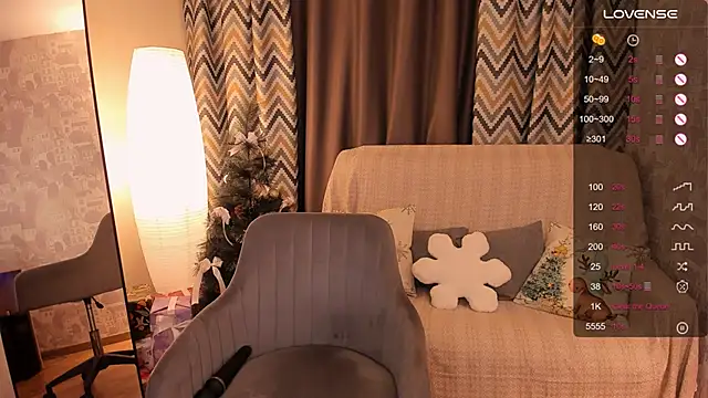 Snapshot of LanaBlu_ chatting on 12-20-24, 11:43 LanaBlu online show from 12-20-24, 11:43