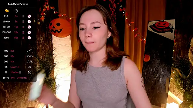 Snapshot of LanaBlu_ chatting on 10-23-25, 02:22 LanaBlu online show from 10-23-25, 02:22