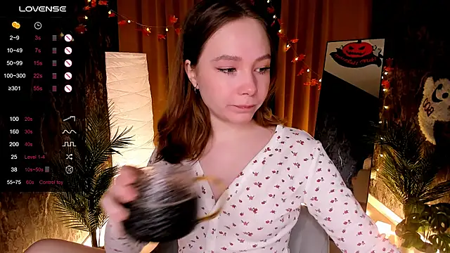 Snapshot of LanaBlu_ chatting on 10-28-25, 02:15 LanaBlu online show from 10-28-25, 02:15