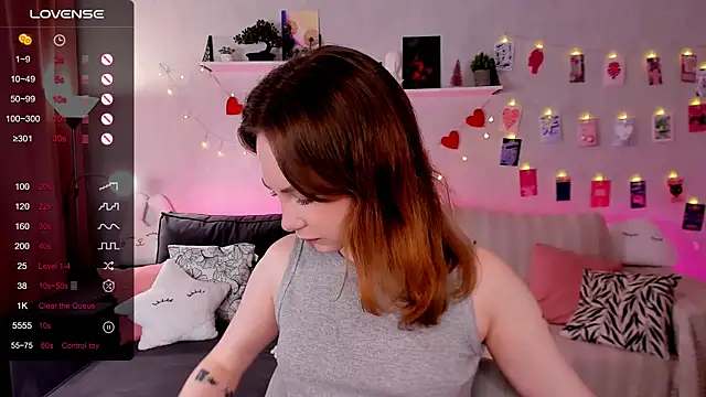 Snapshot of LanaBlu_ chatting on 12-14-25, 06:19 LanaBlu online show from 12-14-25, 06:19