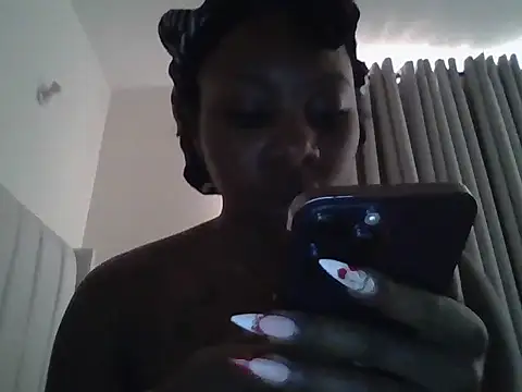 Queen loveer online show from 02-18-26, 11:39