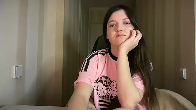 Snapshot of Lina_Most chatting on 12-17-25, 09:43 Lina Most online show from 12-17-25, 09:43