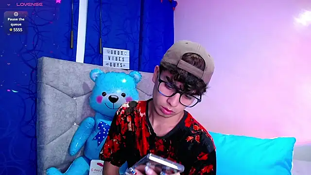 OwenBluee online show from 12-29-24, 04:48