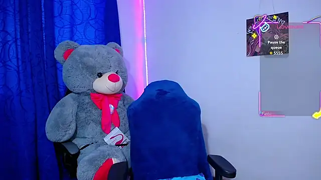 OwenBluee online show from 04-26-26, 10:57