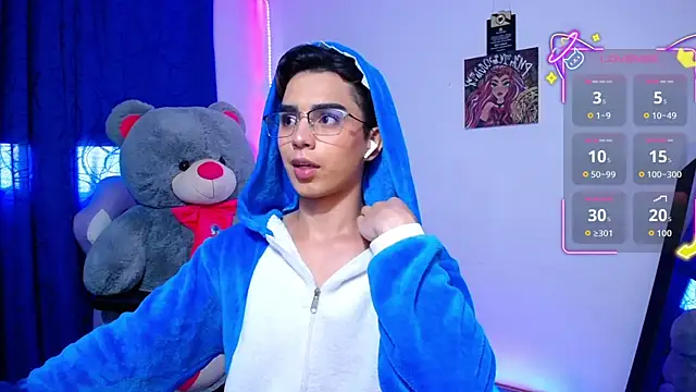 OwenBluee online show from 06-25-26, 01:48