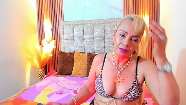 Snapshot of AnastasiaTaylor_ chatting on 03-16-25, 03:14 AnastasiaTaylor online show from 03-16-25, 03:14