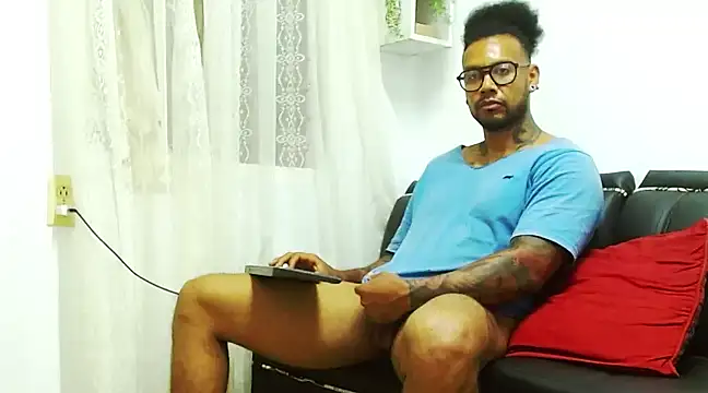 Snapshot of LewisStrong chatting on 01-15-25, 01:02 LewisStrong online show from 01-15-25, 01:02