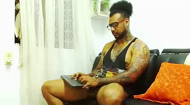 Snapshot of LewisStrong chatting on 01-23-25, 11:26 LewisStrong online show from 01-23-25, 11:26