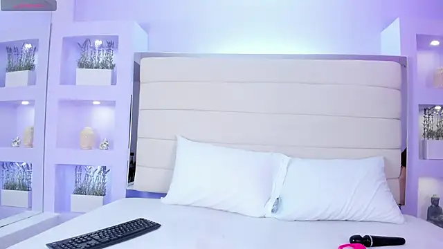 HelenaRoos online show from 11-13-25, 07:57