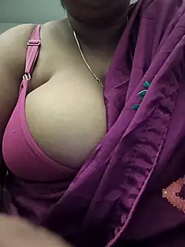 Snapshot of bigboobyrush chatting on 10-04-25, 06:28 bigboobyrush online show from 10-04-25, 06:28