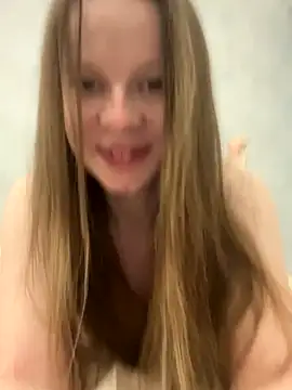 Snapshot of wrenlie chatting on 10-05-25, 07:12 wrenlie online show from 10-05-25, 07:12