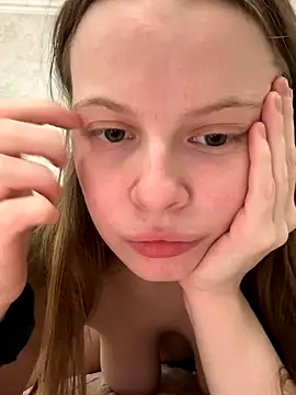 Snapshot of wrenlie chatting on 10-11-25, 06:50 wrenlie online show from 10-11-25, 06:50