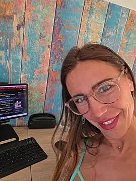 Snapshot of Klamsine chatting on 04-30-26, 04:52 Klamsine online show from 04-30-26, 04:52