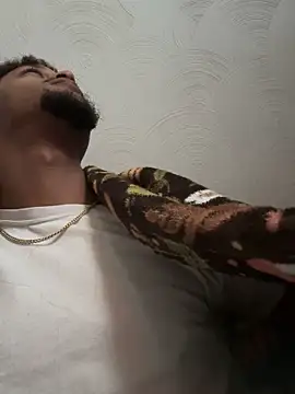 Snapshot of rayyymack chatting on 01-01-25, 05:00 rayyymack online show from 01-01-25, 05:00