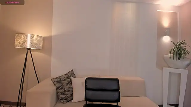 Snapshot of ValeriaRiveraX chatting on 03-20-25, 03:45 ValeriaRiveraX online show from 03-20-25, 03:45