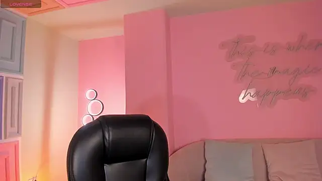 Snapshot of ValeriaRiveraX chatting on 10-20-25, 12:11 ValeriaRiveraX online show from 10-20-25, 12:11