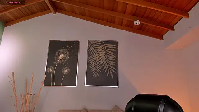 Snapshot of ValeriaRiveraX chatting on 12-14-25, 11:42 ValeriaRiveraX online show from 12-14-25, 11:42