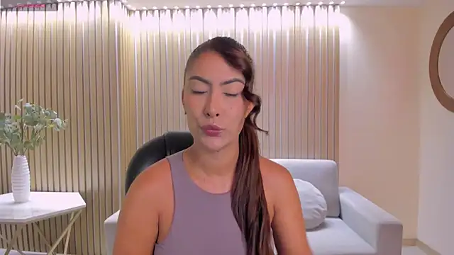 Snapshot of ArianaDumont chatting on 06-01-26, 11:12 ArianaDumont online show from 06-01-26, 11:12