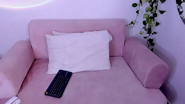 Snapshot of Catbaby888_ chatting on 12-16-25, 12:43 Catbaby888 online show from 12-16-25, 12:43