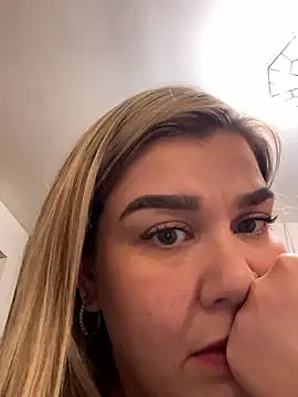 Snapshot of LolaBeretta chatting on 12-07-24, 01:14 LolaBeretta online show from 12-07-24, 01:14