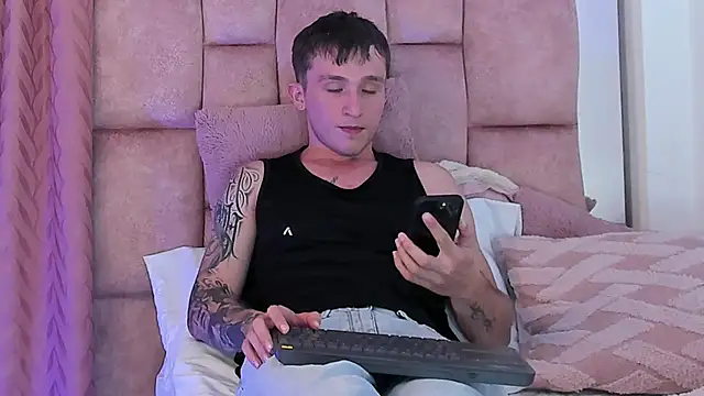 Dylanwhite23  online show from 03-11-25, 04:10