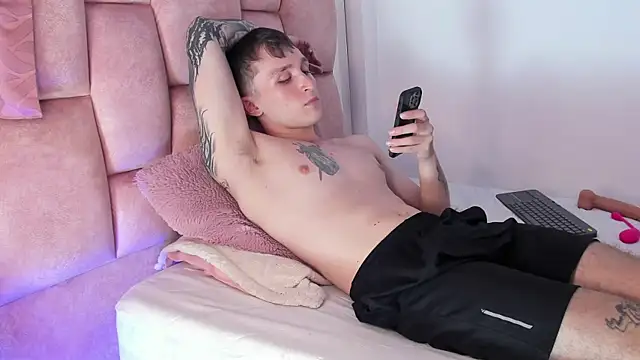 Dylanwhite23  online show from 03-21-25, 06:49