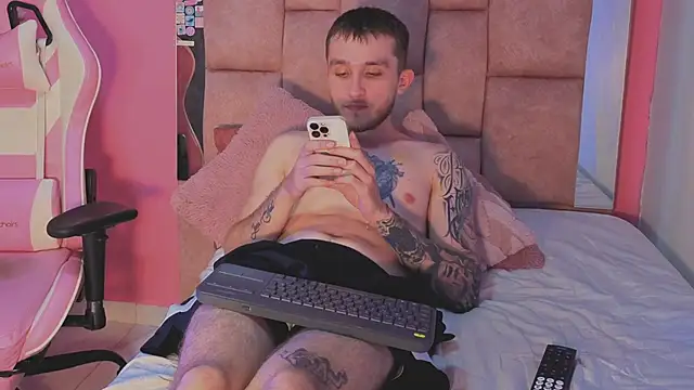 Dylanwhite23  online show from 05-01-26, 03:44