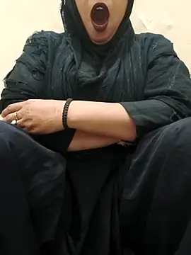 Snapshot of Indian-Nazia chatting on 09-11-25, 07:25 Indian-Nazia online show from 09-11-25, 07:25