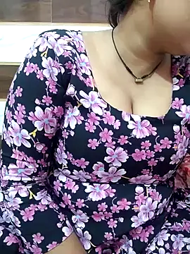 Snapshot of Indian-Nazia chatting on 10-13-25, 06:35 Indian-Nazia online show from 10-13-25, 06:35