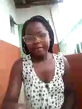 Snapshot of Sweetcecie01 chatting on 02-02-25, 01:52 Sweetcecie01 online show from 02-02-25, 01:52