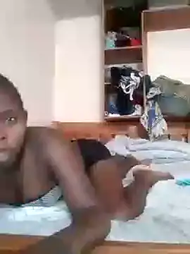 Snapshot of Sweetcecie01 chatting on 02-17-25, 01:32 Sweetcecie01 online show from 02-17-25, 01:32