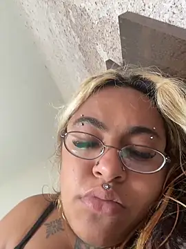 Snapshot of lolafairytail chatting on 03-18-26, 06:11 lolafairytail online show from 03-18-26, 06:11