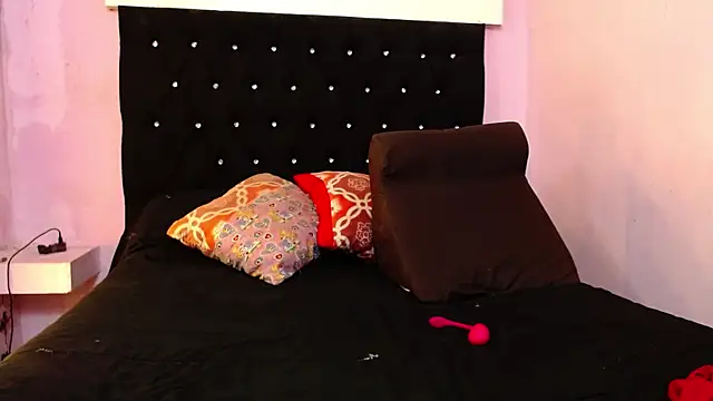 Snapshot of kittybonxx chatting on 03-09-25, 01:04 kittybonxx online show from 03-09-25, 01:04