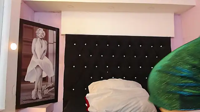 Snapshot of kittybonxx chatting on 10-05-25, 01:31 kittybonxx online show from 10-05-25, 01:31