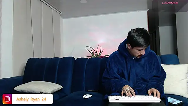Snapshot of ashely_ryan24 chatting on 02-07-25, 11:55 ashely ryan24 online show from 02-07-25, 11:55