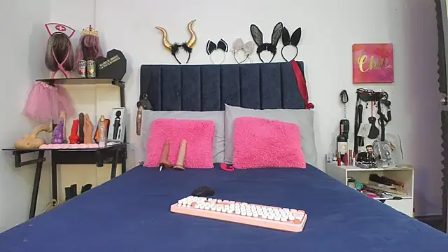 emmily giraldo online show from 06-22-26, 01:41