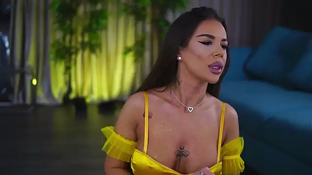 Snapshot of MissKiarra chatting on 03-01-25, 04:47 MissKiarra online show from 03-01-25, 04:47